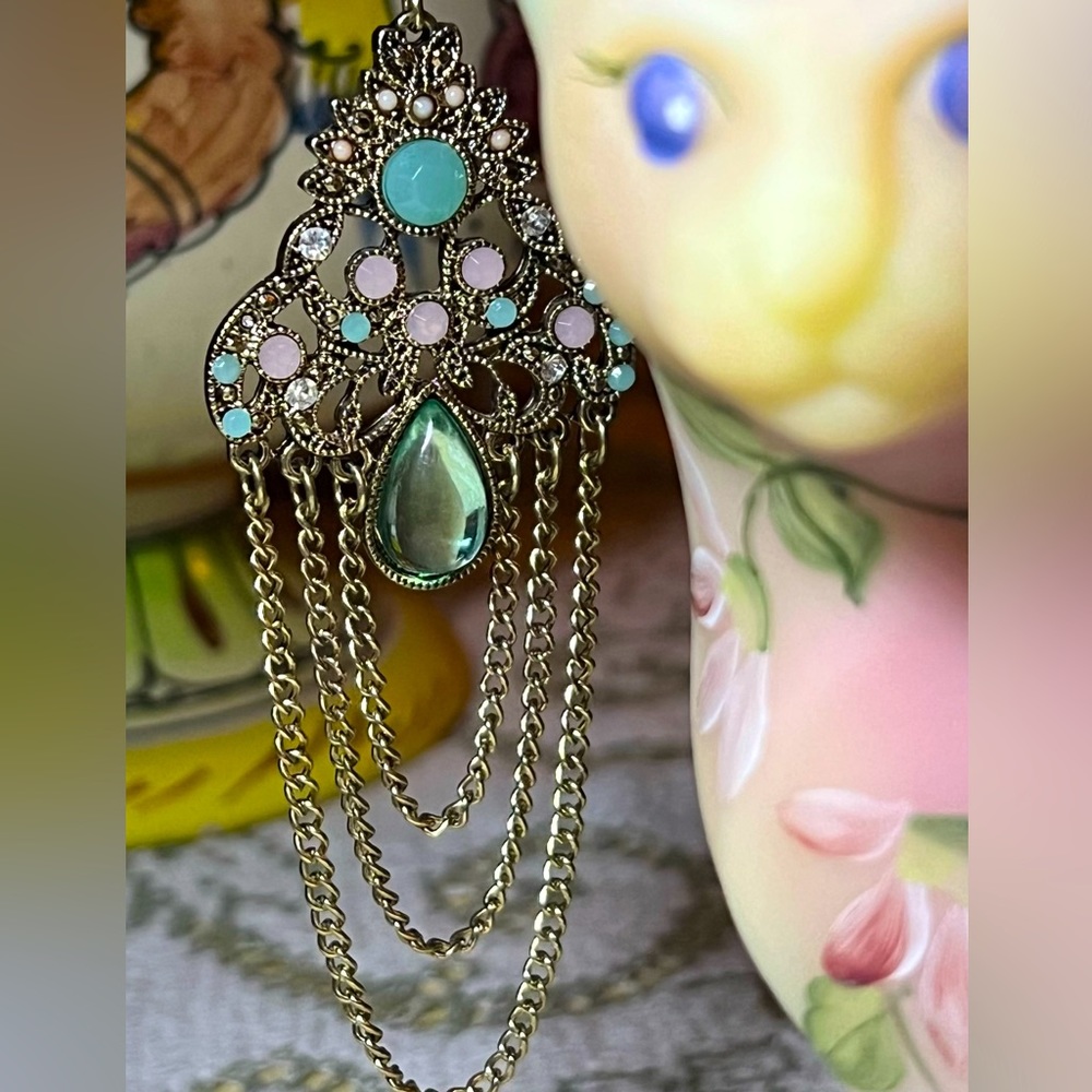 𝓒𝓱𝓪𝓷𝓭𝓮𝓵𝓲𝓮𝓻 Chain-Drape Sea Green & Cotton Candy Pink Earrings